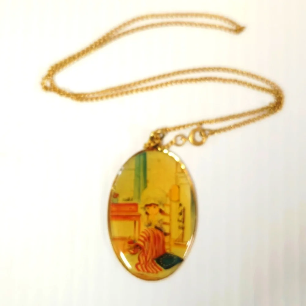 Fran Mar Signed Vintage Style Goldtone Oval Pendant Necklace Girl With Flag - Picture 4 of 6